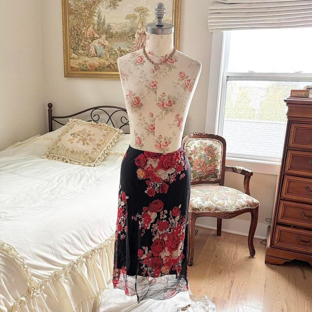 black floral midi skirt  Y2K mine black floral midi skirt size 3XL